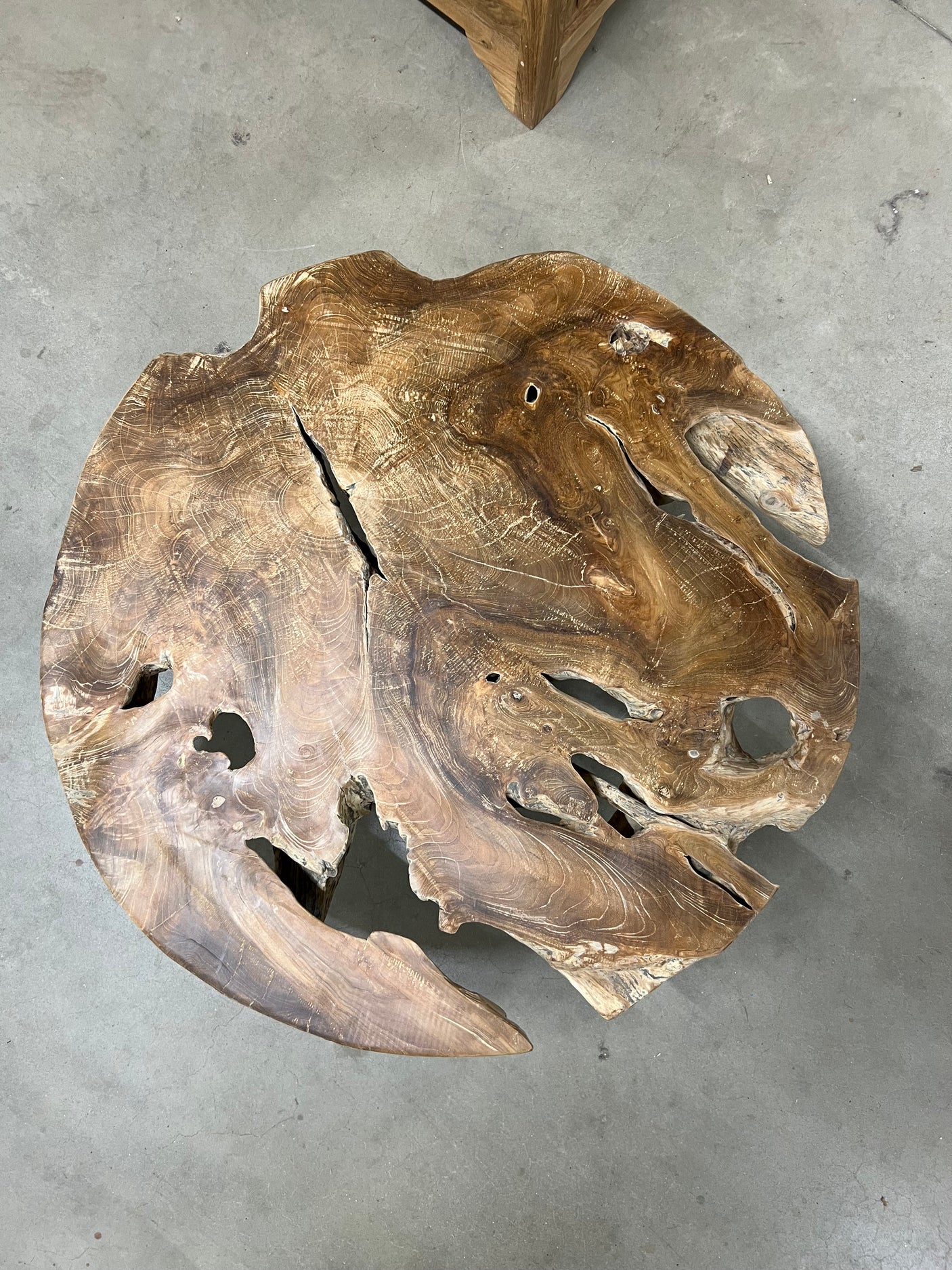 Teak-Wurzel-Couchtisch 90cm Durchmesser - 90x90x39cm
