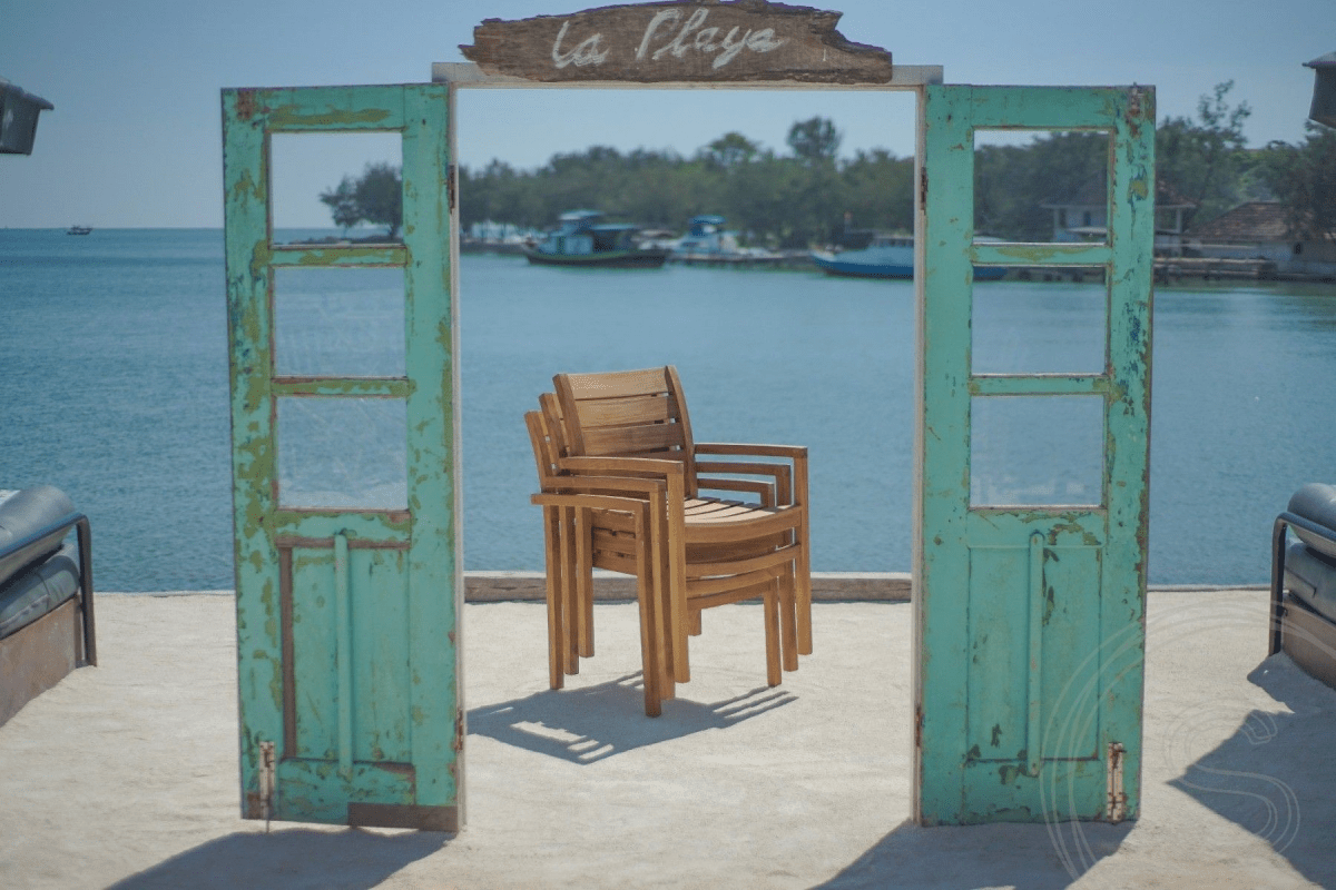 Teak Gartentisch 240 x 100 + 8 Gartenstühle Stacking