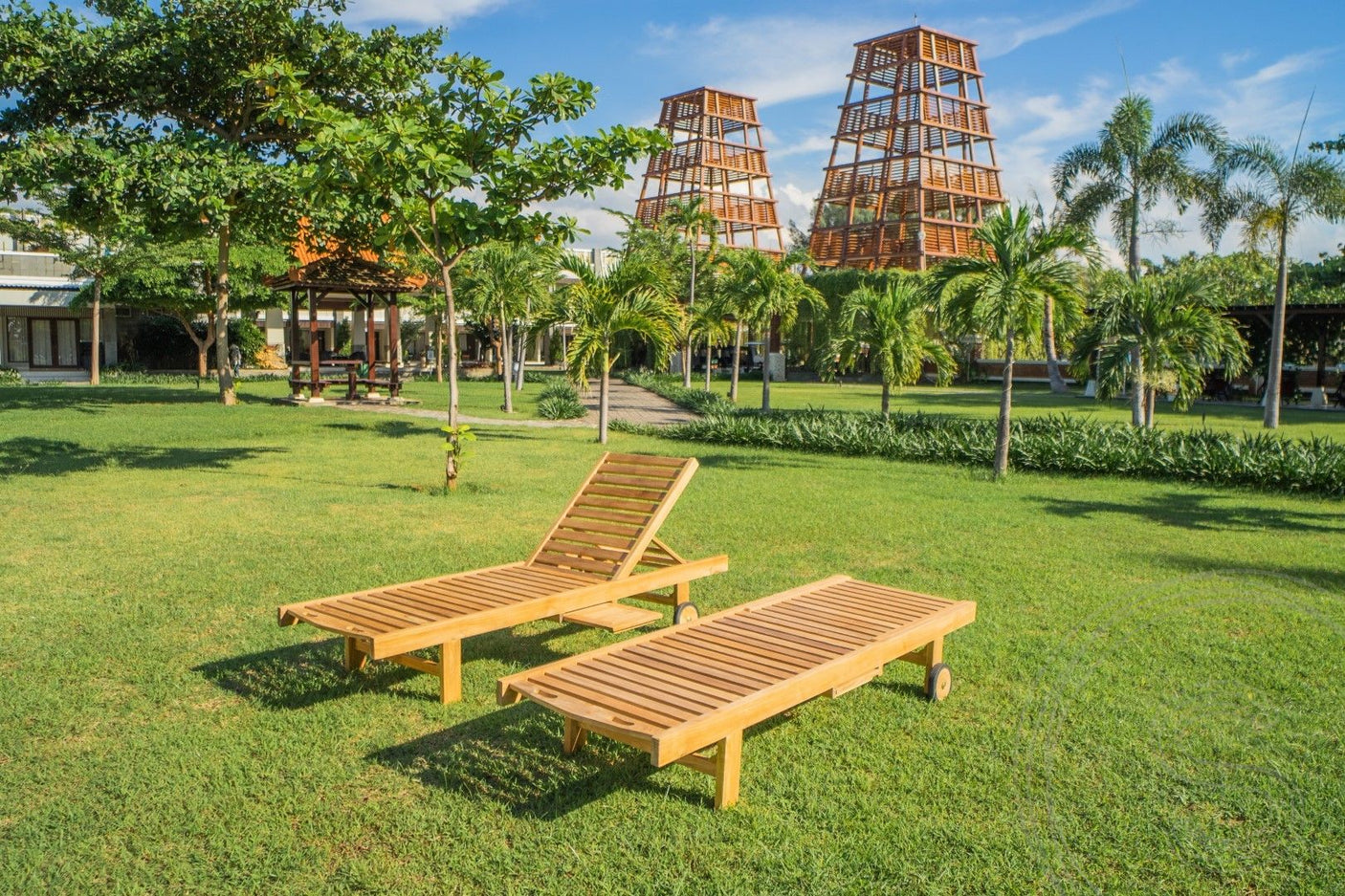 Teak Liege mit Rollen