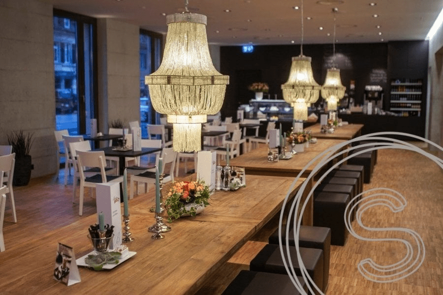 Meubels geleverd aan BistroGate27 in Zwitserland - Souren Meubels