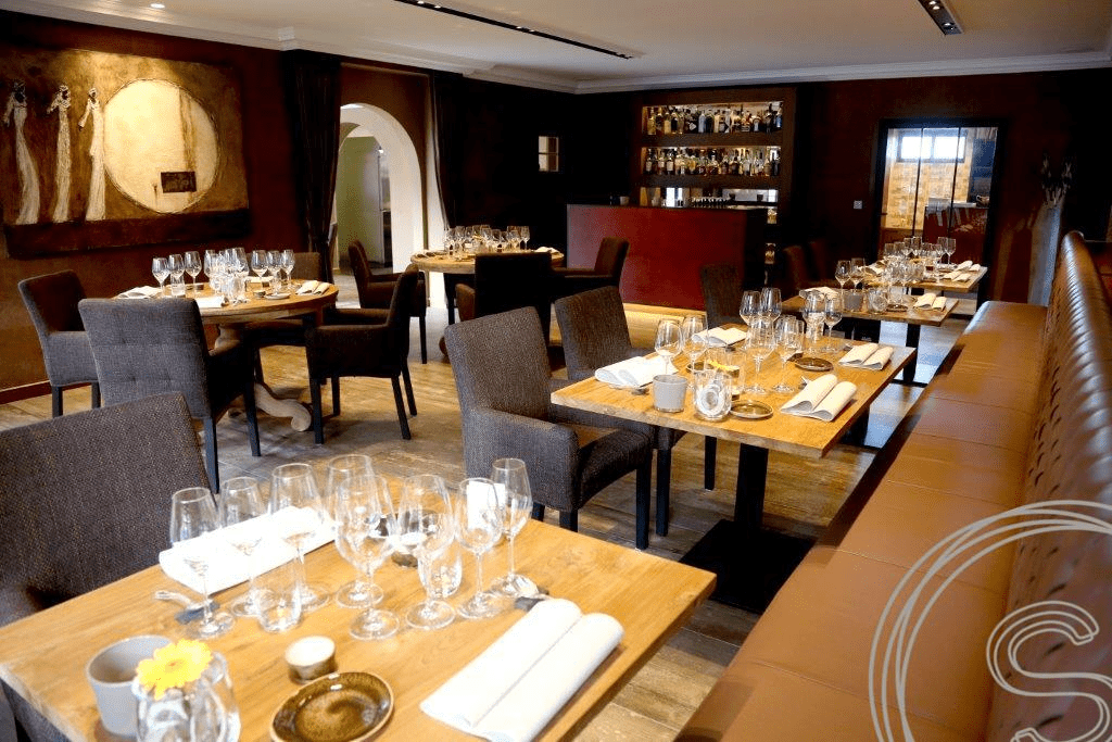 Ronde tafels voor exclusief Belgisch restaurant - Souren Meubels