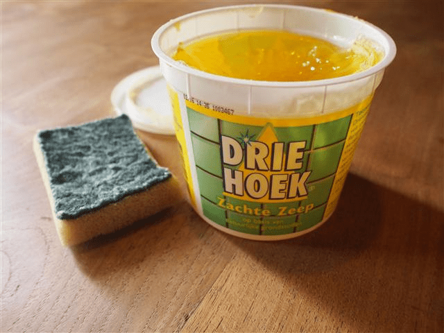 Pflegehinweise für Ihren Teaktisch - Souren Furniture (CH)