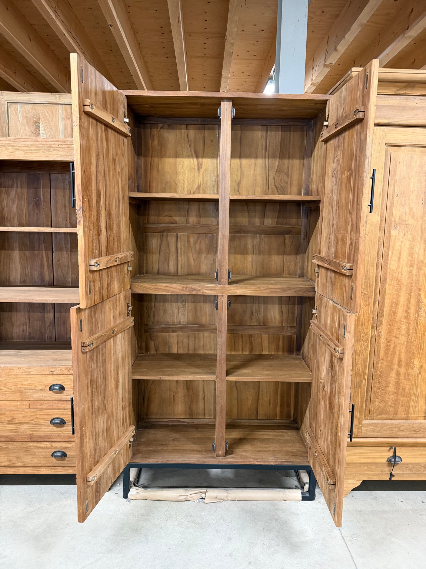 Teak Schrank Carving - 100x40x220cm
