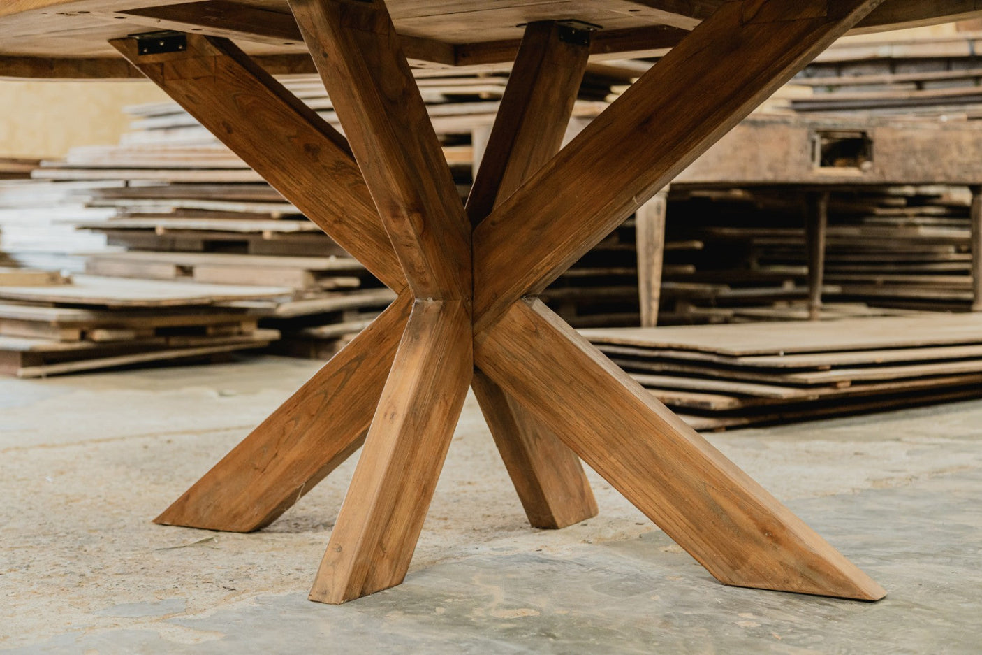 Ovaler Teak Esstisch 200×100 cm – Spiderfuß