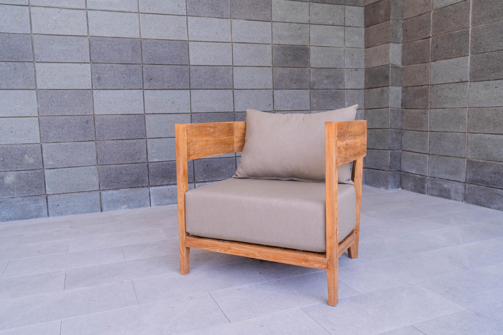 Teakholz Fauteuil Lura mit wetterfesten Kissen