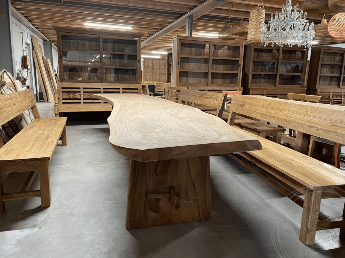 Baumstammtisch aus Suarholz 4 Meter - Souren Furniture (CH)