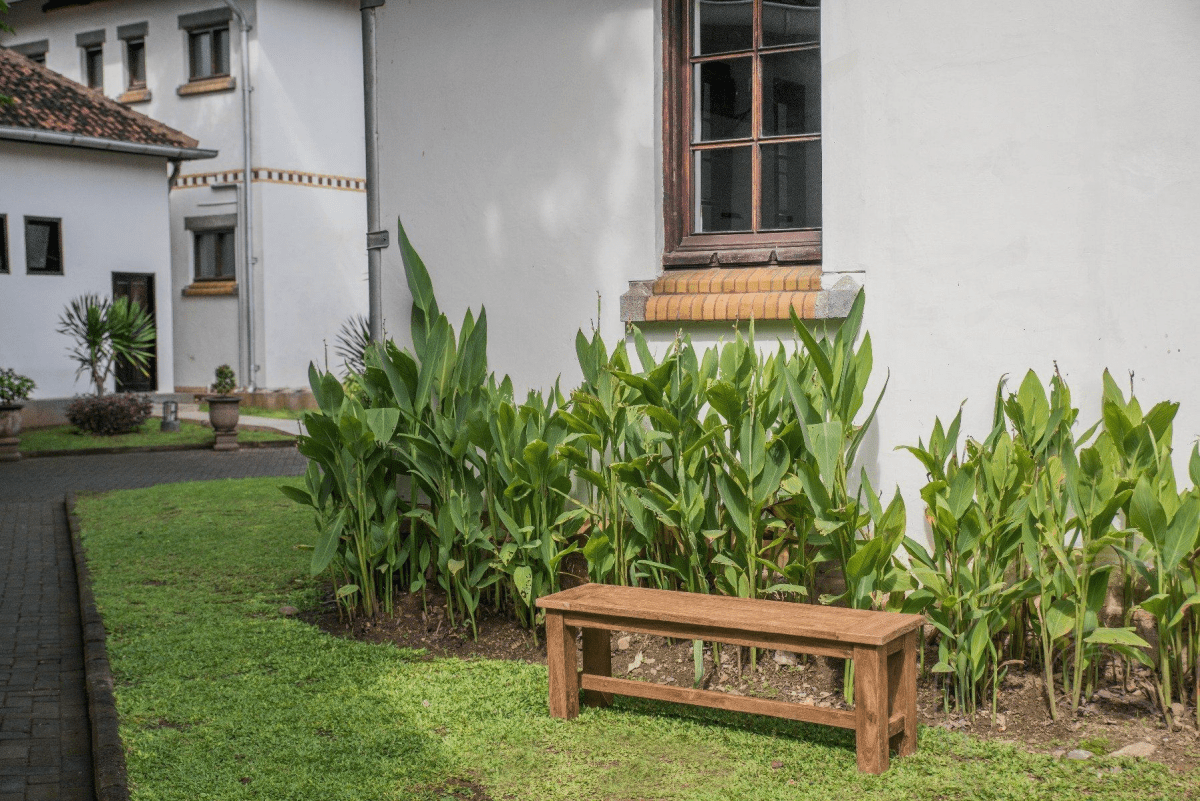 Teak Gartentisch 140x90cm + 4 Stühle + Bank