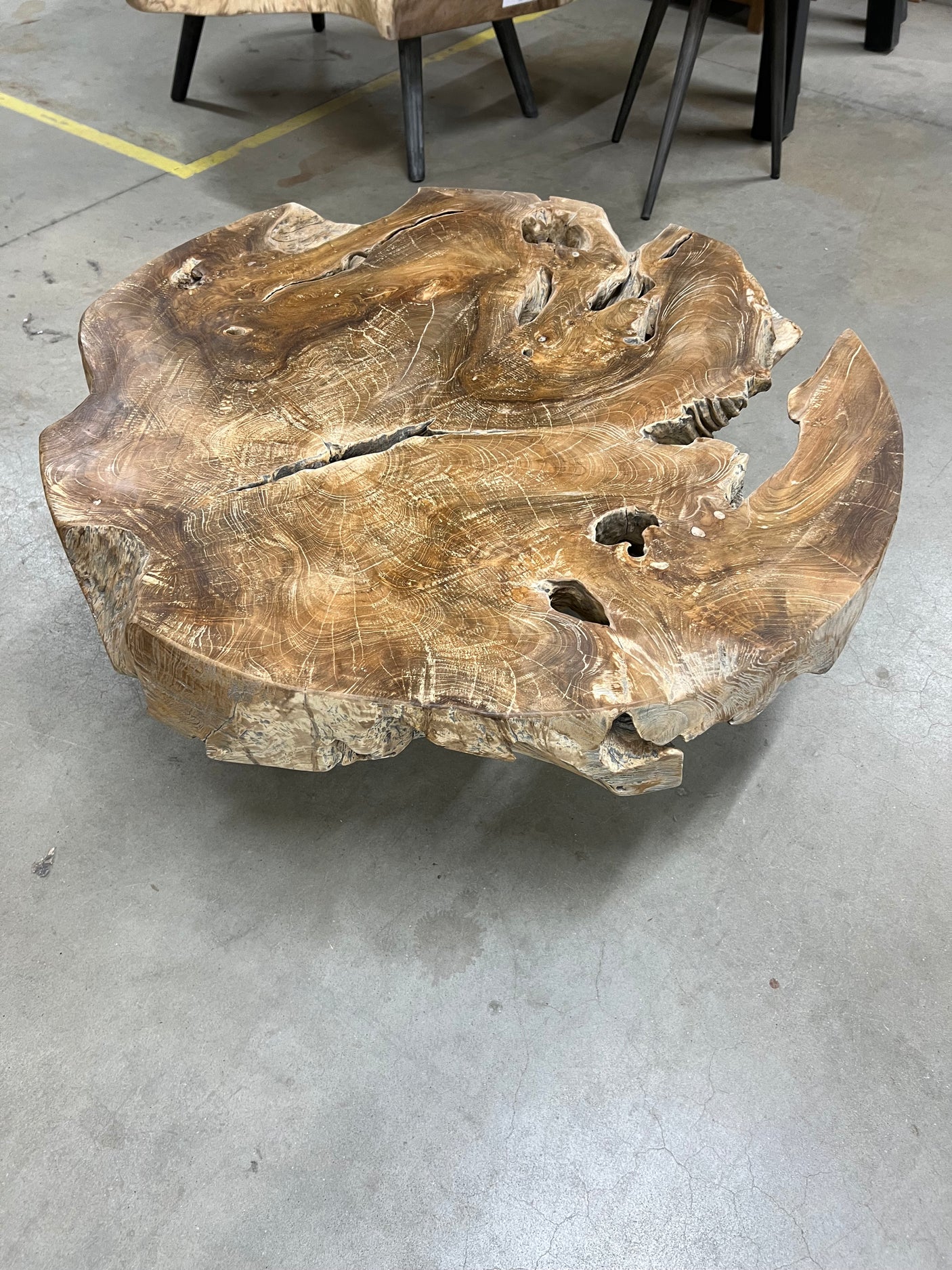 Teak-Wurzel-Couchtisch 90cm Durchmesser - 90x90x39cm