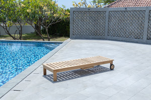 Teak Sonnenliege mit Rollen & Seitentablett