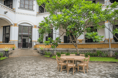 Teak Tisch rund 160cm Rustikal + 8 Stühle