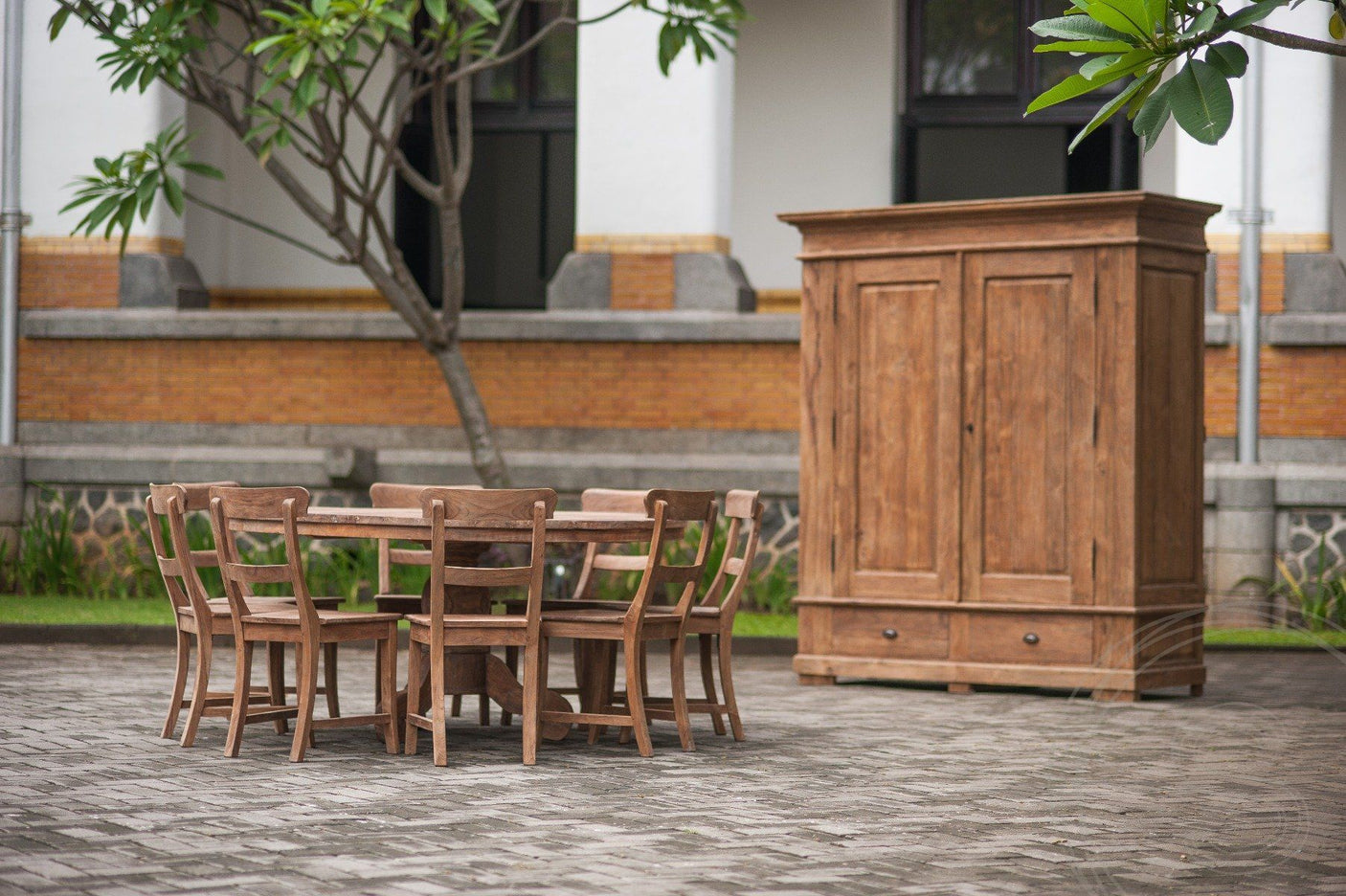 Teak Tisch rund 160cm Rustikal