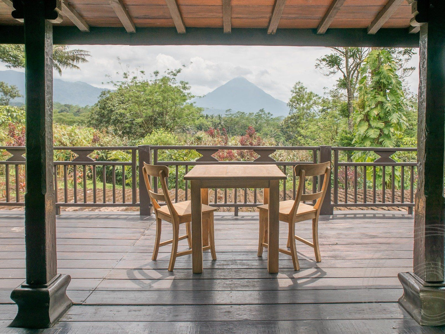 Teak Tisch 80 x 80 Rustikal