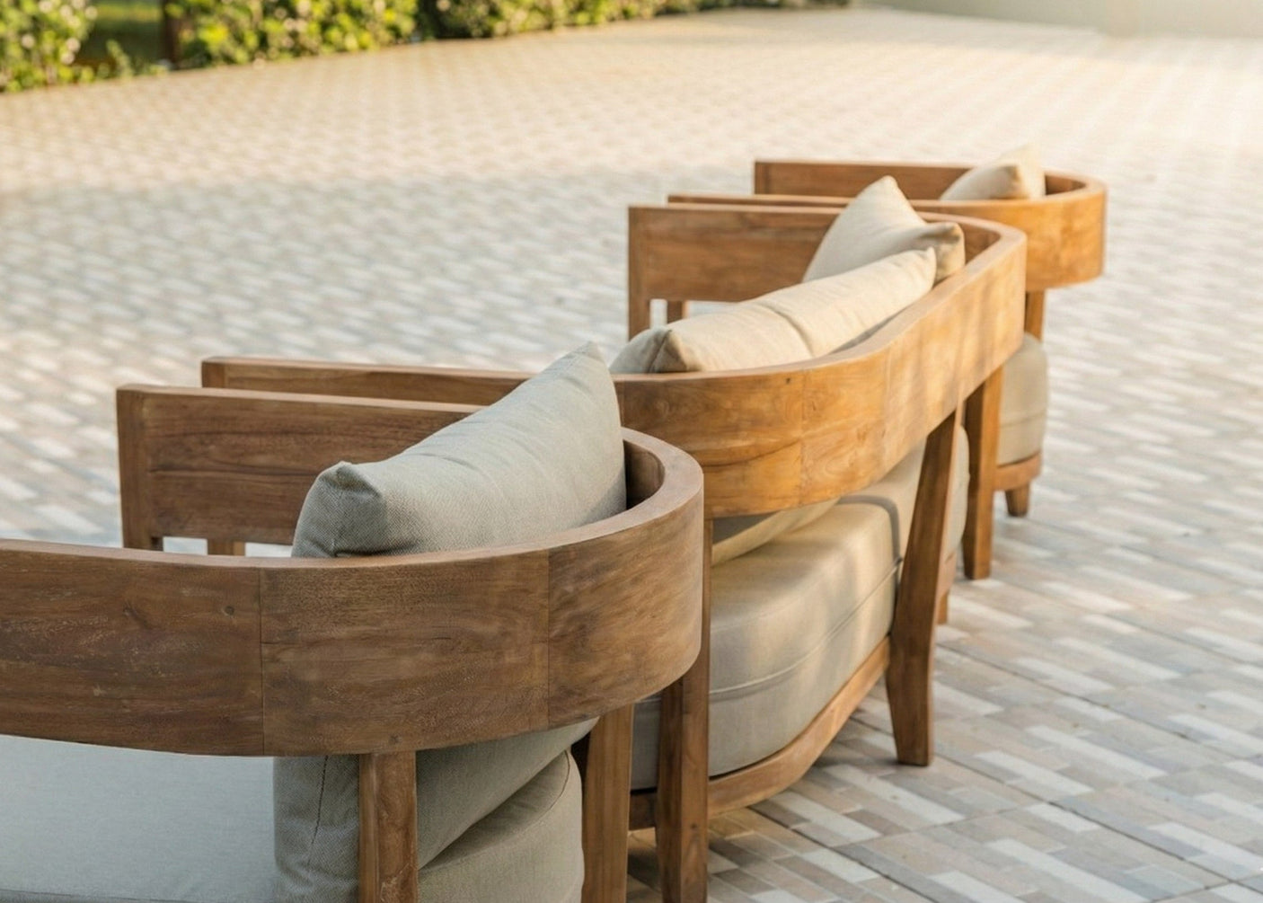 Teak Loungebank Lura 188 cm – Massivholzbank mit Sunproof-Kissen