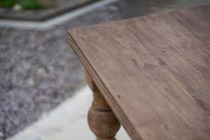 Tisch aus Teakholz mit 220x90cm und gedrehten Beinen - Souren Furniture (CH)